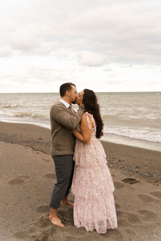 cute picture of the couple kissing