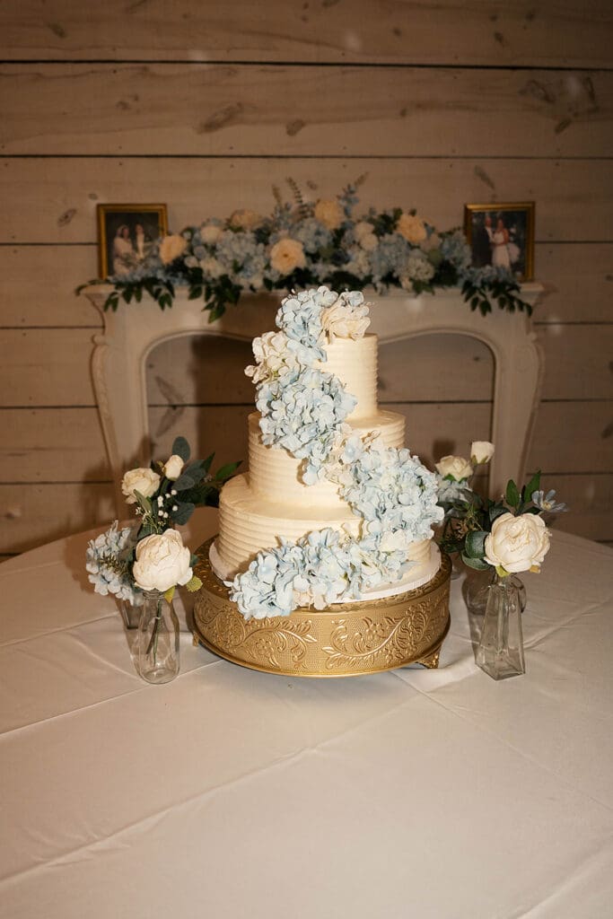 Cake vs. Ice Cream: How to Choose the Perfect Wedding Day Dessert