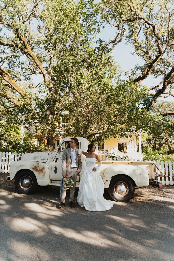timeless and elegant bridal portraits 
